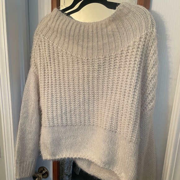 Forever 21 Crop, off the shoulder Sweater - Picture 1 of 3
